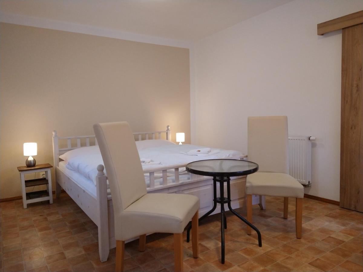 Apartmány Malý mnich Mnísek pod Brdy Exterior foto