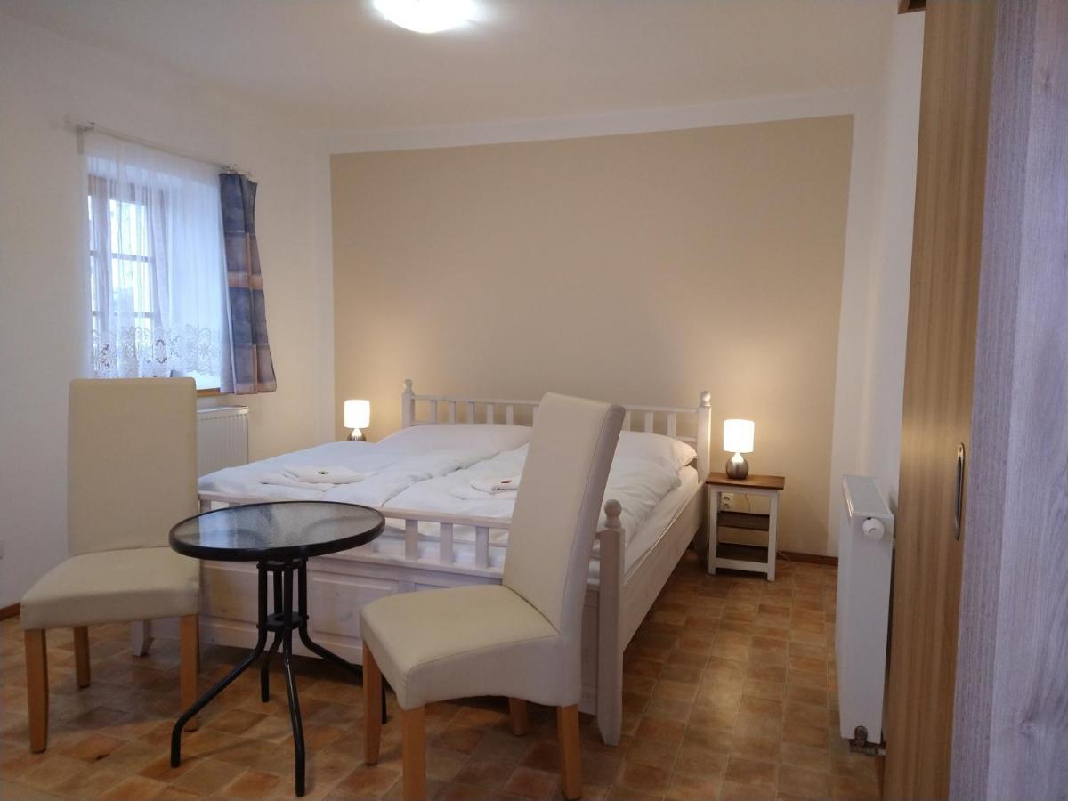 Apartmány Malý mnich Mnísek pod Brdy Exterior foto